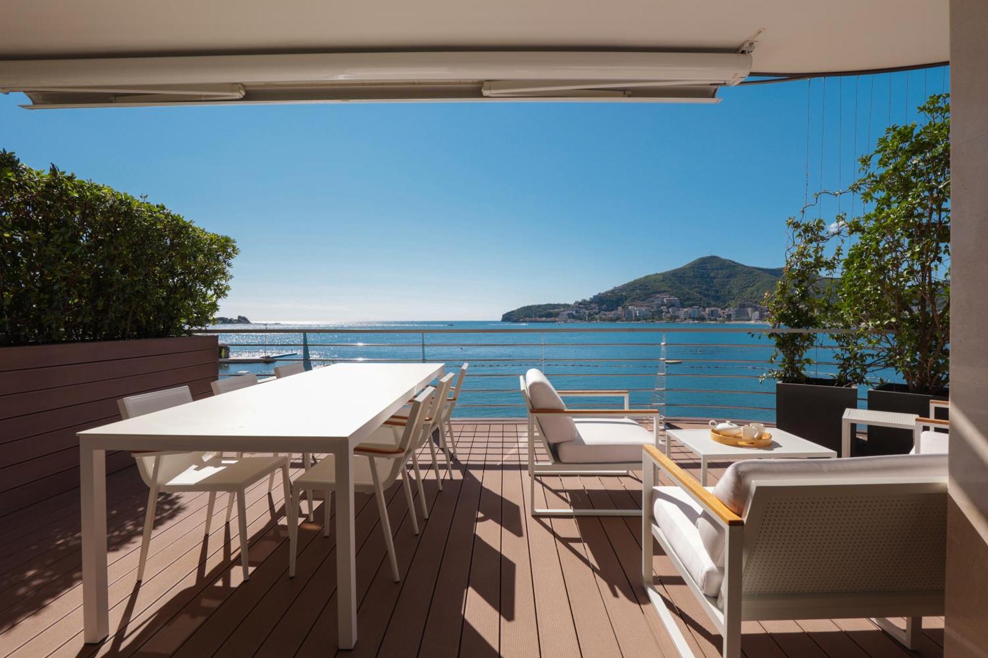 Three-Bedroom Apartment Sea View