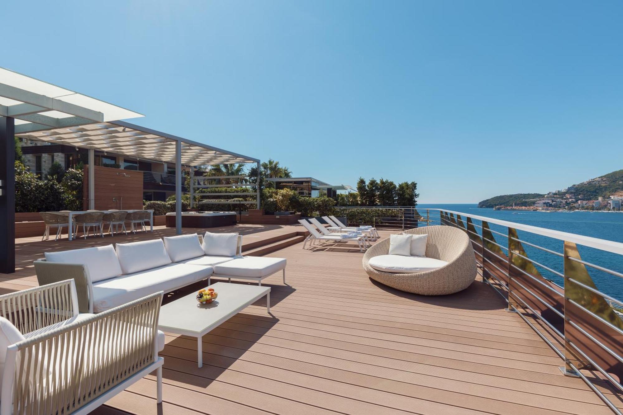 Penthouse Three-Bedroom Apartment Sea View,1742995492:JPEG